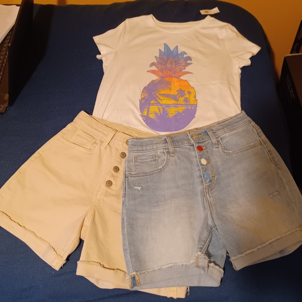BUNDLE-Girls Old Navy Graphic T-shirt,Jean & Cream Button Closure Cuffed Shorts